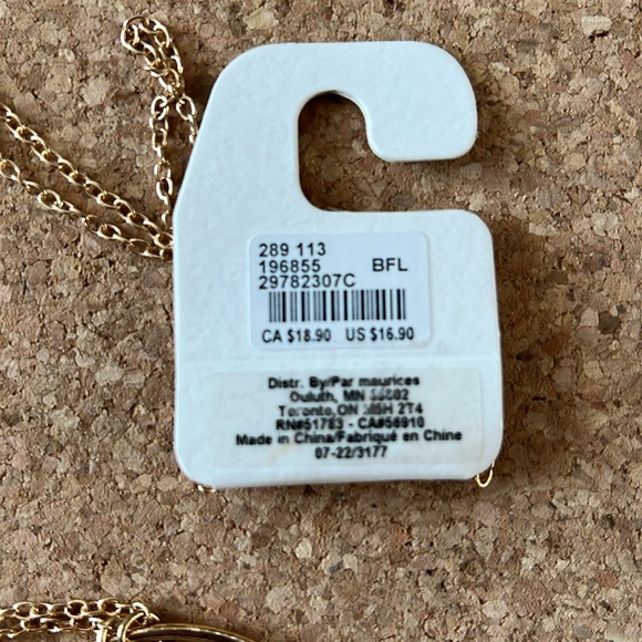 Large Circle gold color Pendent with chain - Picture 3 of 8